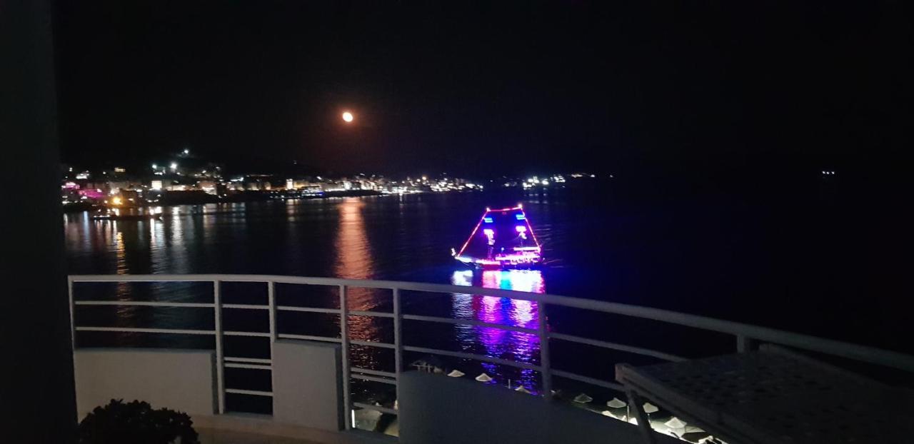 Limani Luxury Apartments Beachfront Sarandë Buitenkant foto